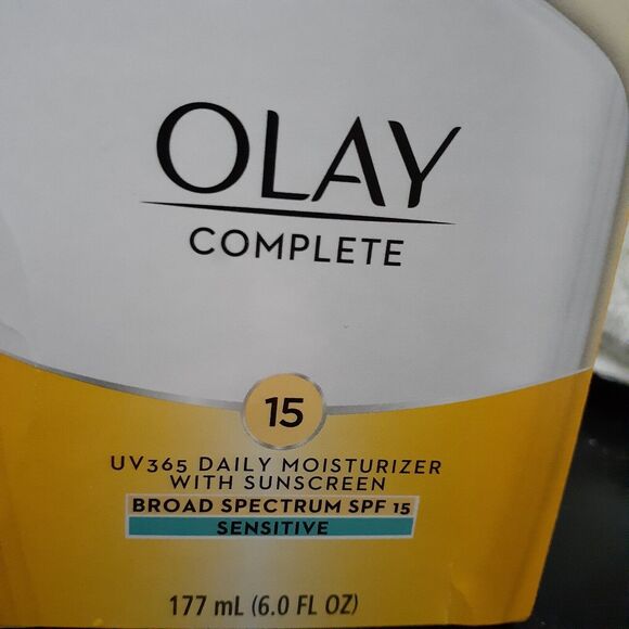 Olay Complete UV Daily Moisturizer With Sunscreen  SPF 15 - 6oz New - Picture 2 of 6